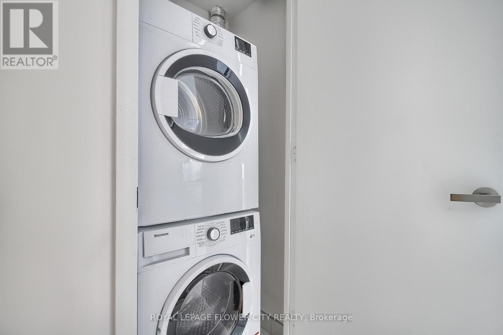 5704 - 3900 Confederation Parkway, Mississauga, Ontario  L5B 0M3 - Photo 35 - W12499808