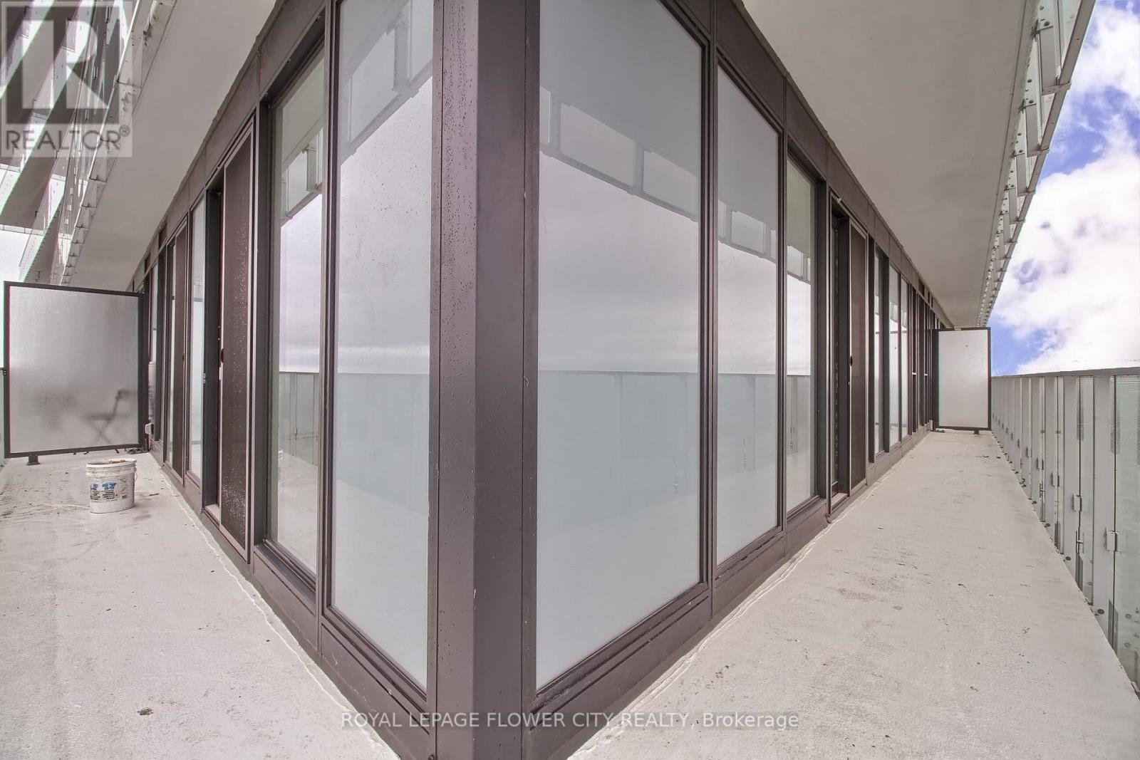 5704 - 3900 Confederation Parkway, Mississauga, Ontario  L5B 0M3 - Photo 36 - W12499808