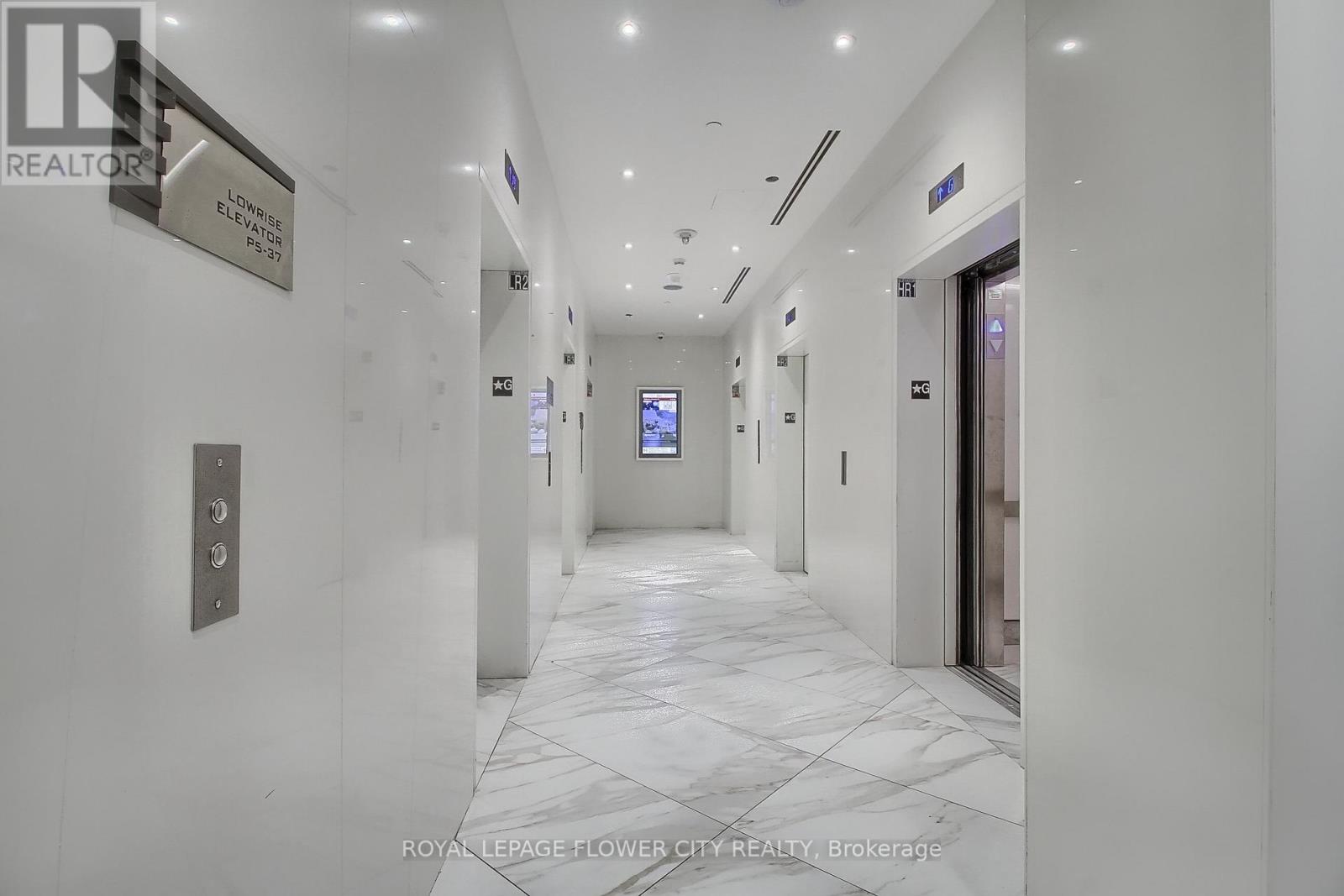 5704 - 3900 Confederation Parkway, Mississauga, Ontario  L5B 0M3 - Photo 6 - W12499808