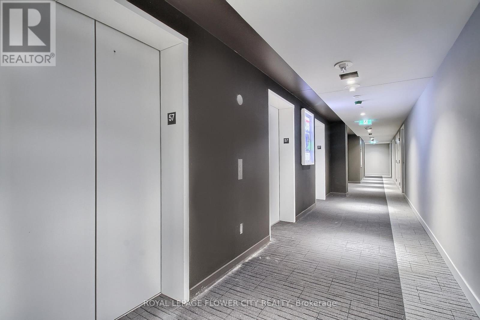 5704 - 3900 Confederation Parkway, Mississauga, Ontario  L5B 0M3 - Photo 7 - W12499808