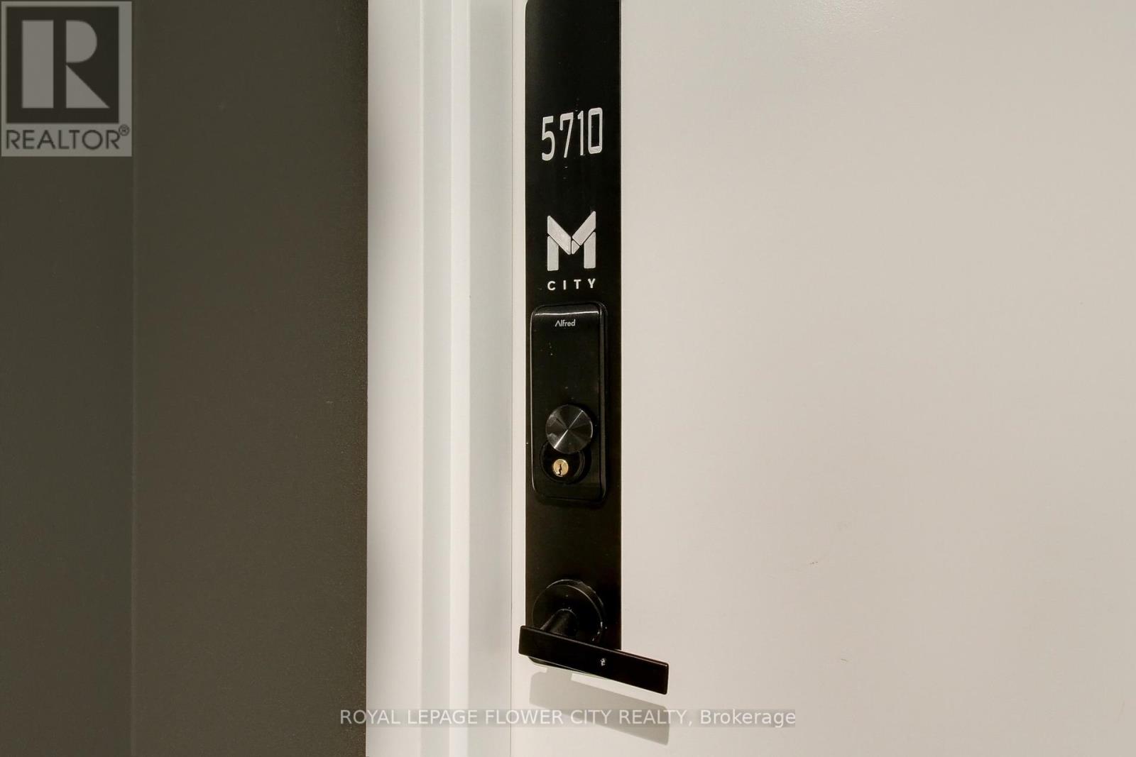 5704 - 3900 Confederation Parkway, Mississauga, Ontario  L5B 0M3 - Photo 8 - W12499808