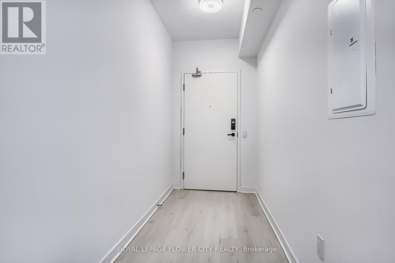 5704 - 3900 Confederation Parkway, Mississauga, Ontario  L5B 0M3 - Photo 9 - W12499808