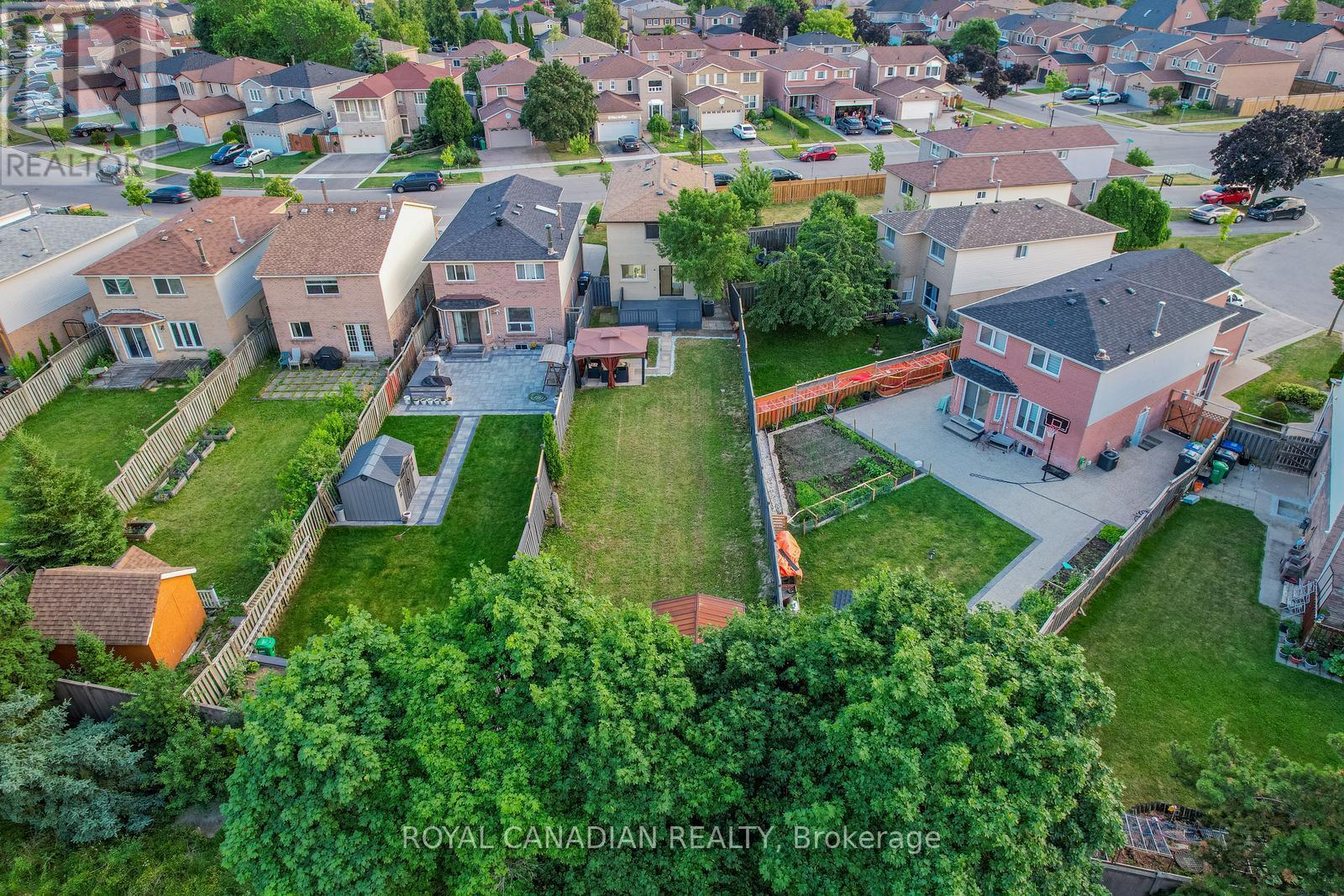 60 Cherrytree Drive W, Brampton, Ontario  L6Y 3P5 - Photo 5 - W12499818