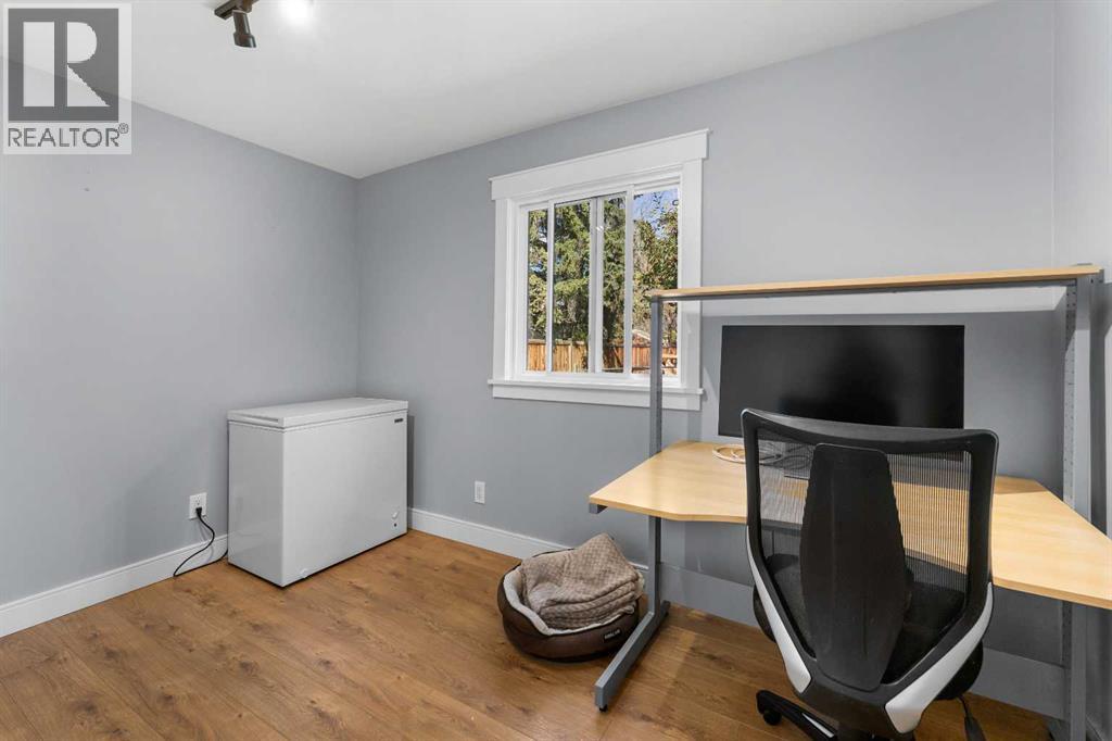 8736 34 Avenue Nw, Calgary, Alberta  T3B 1R7 - Photo 11 - A2259936