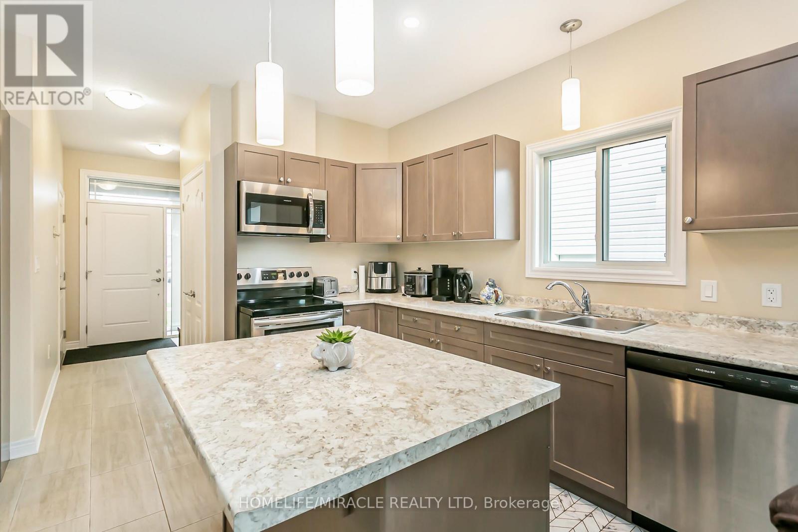 15 Tucker Street, Thorold (Hurricane/merrittville), Ontario  L2V 0G3 - Photo 14 - X12499824