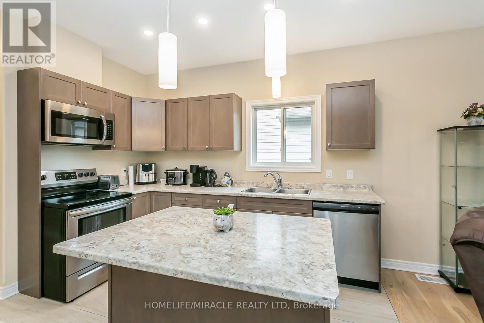 15 Tucker Street, Thorold (Hurricane/merrittville), Ontario  L2V 0G3 - Photo 15 - X12499824