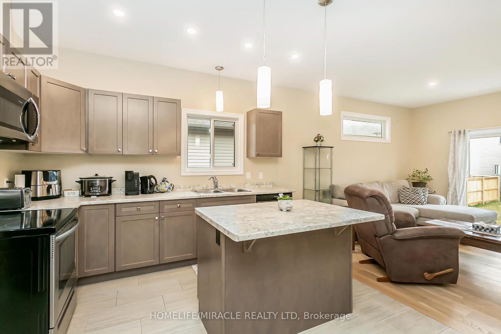 15 Tucker Street, Thorold (Hurricane/merrittville), Ontario  L2V 0G3 - Photo 18 - X12499824