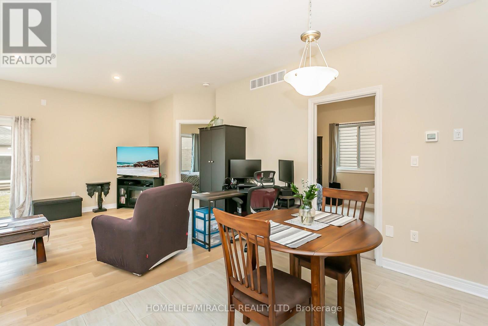 15 Tucker Street, Thorold (Hurricane/merrittville), Ontario  L2V 0G3 - Photo 22 - X12499824