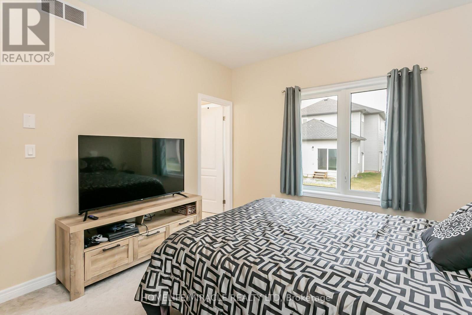 15 Tucker Street, Thorold (Hurricane/merrittville), Ontario  L2V 0G3 - Photo 25 - X12499824