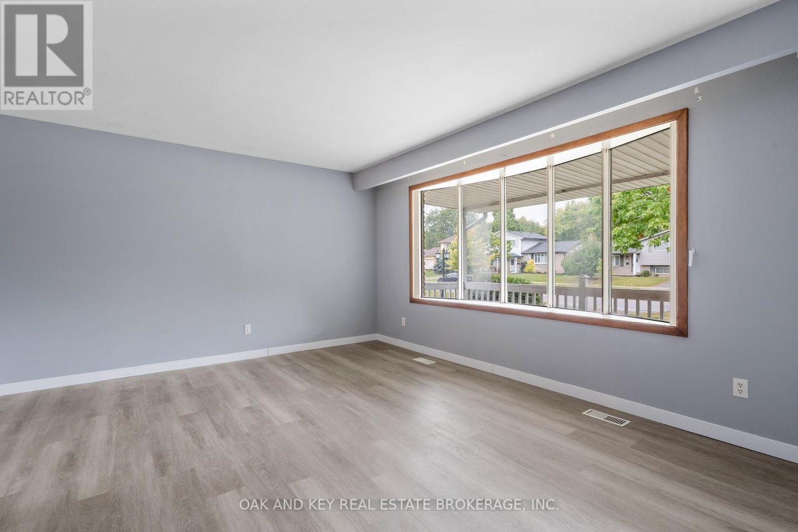 180 Belmont Drive, London South (South O), Ontario  N6J 2E5 - Photo 5 - X12499836