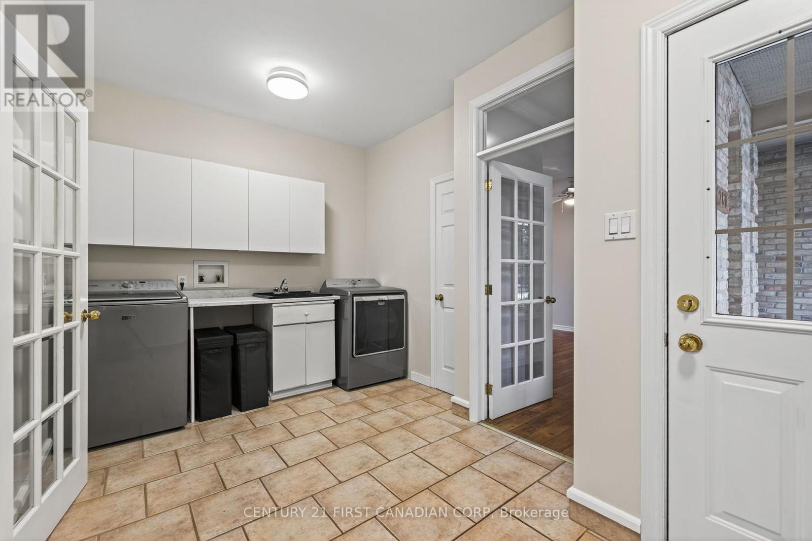 2616 Emerson Street, Strathroy-Caradoc, Ontario  N0L 1W0 - Photo 26 - X12499888