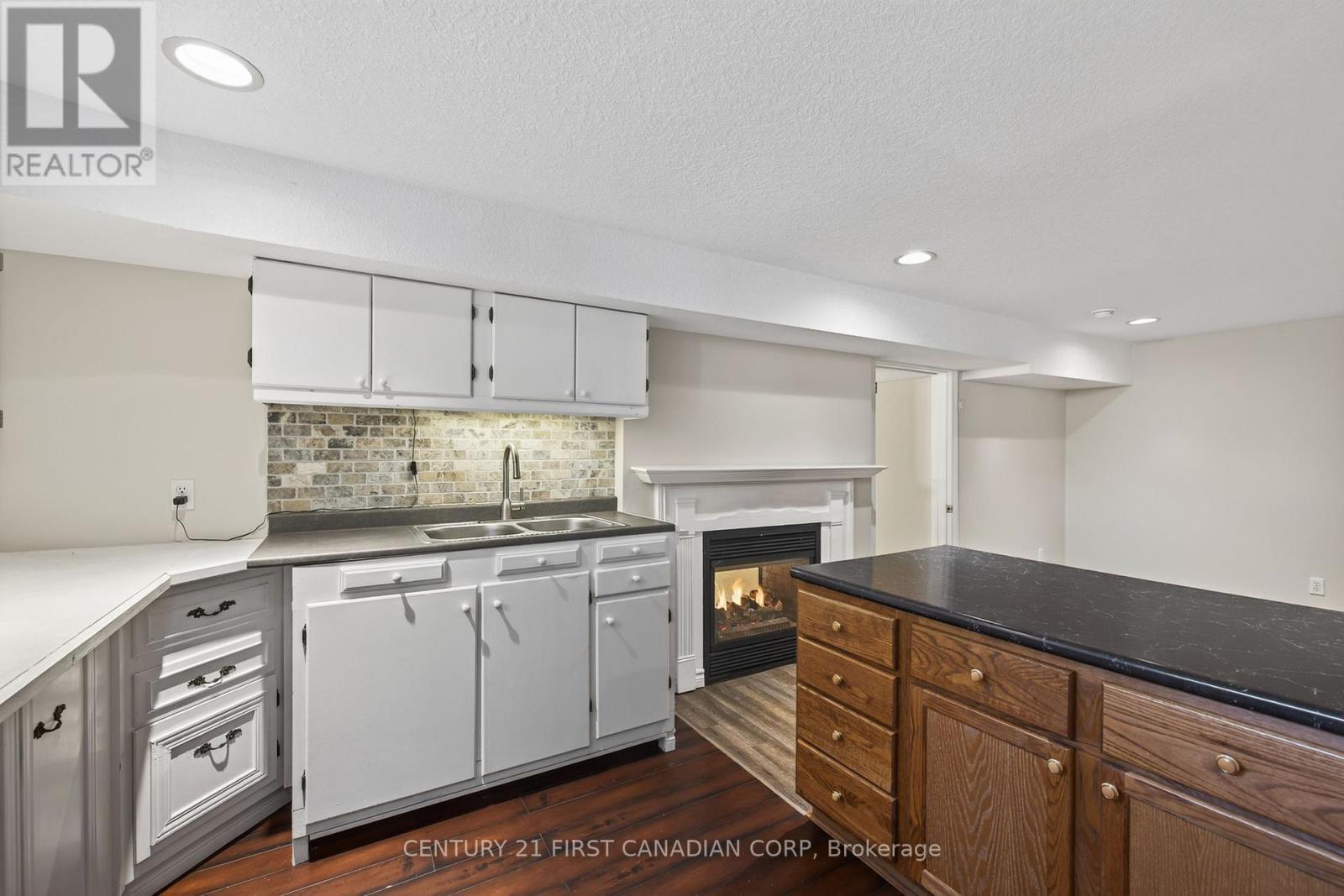 2616 Emerson Street, Strathroy-Caradoc, Ontario  N0L 1W0 - Photo 33 - X12499888