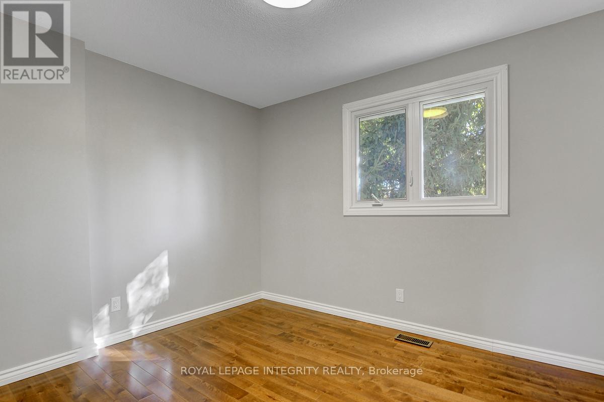 1142 Elmlea Drive, Ottawa, Ontario  K1J 6V9 - Photo 15 - X12499840