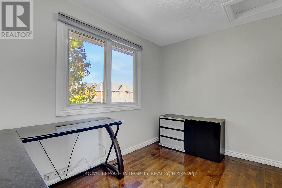 1142 Elmlea Drive, Ottawa, Ontario  K1J 6V9 - Photo 18 - X12499840