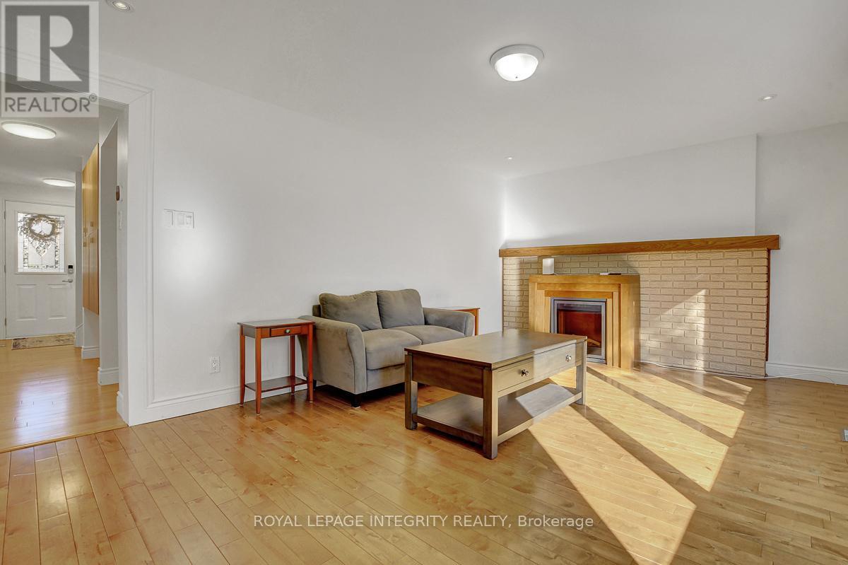 1142 Elmlea Drive, Ottawa, Ontario  K1J 6V9 - Photo 2 - X12499840