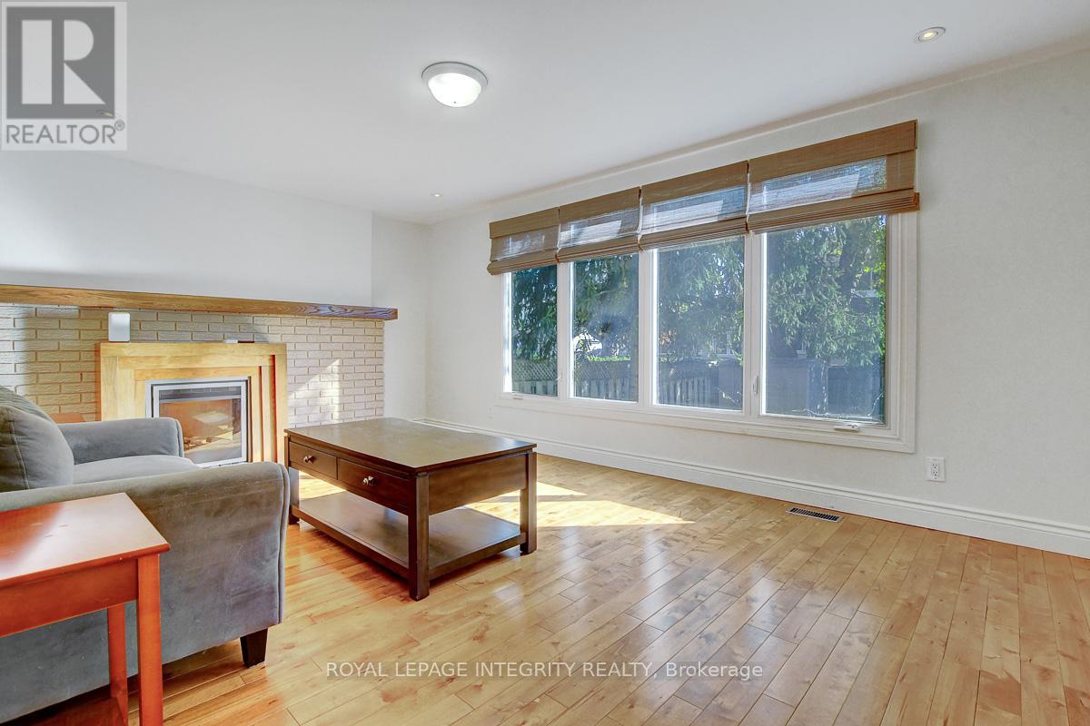 1142 Elmlea Drive, Ottawa, Ontario  K1J 6V9 - Photo 3 - X12499840