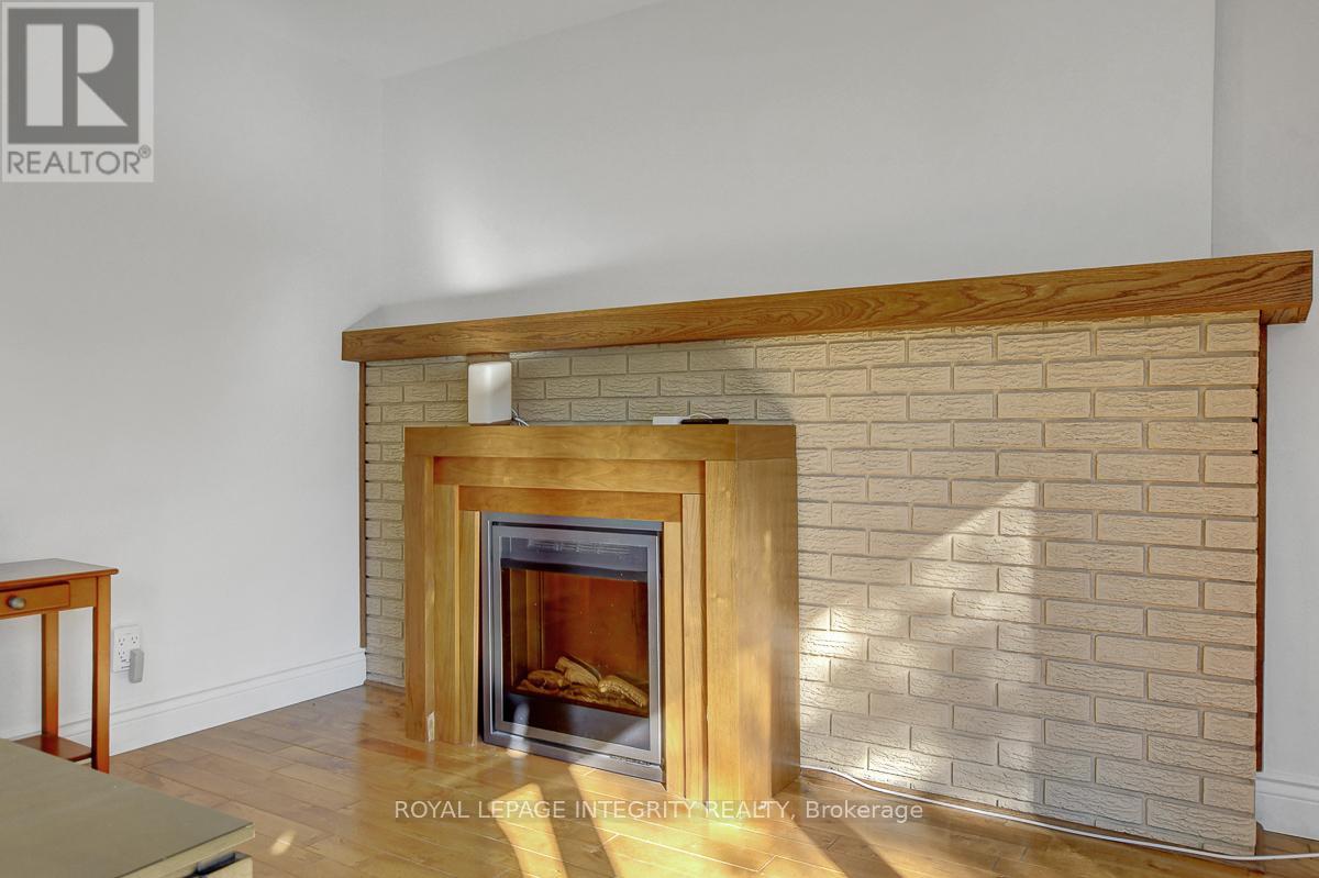 1142 Elmlea Drive, Ottawa, Ontario  K1J 6V9 - Photo 5 - X12499840