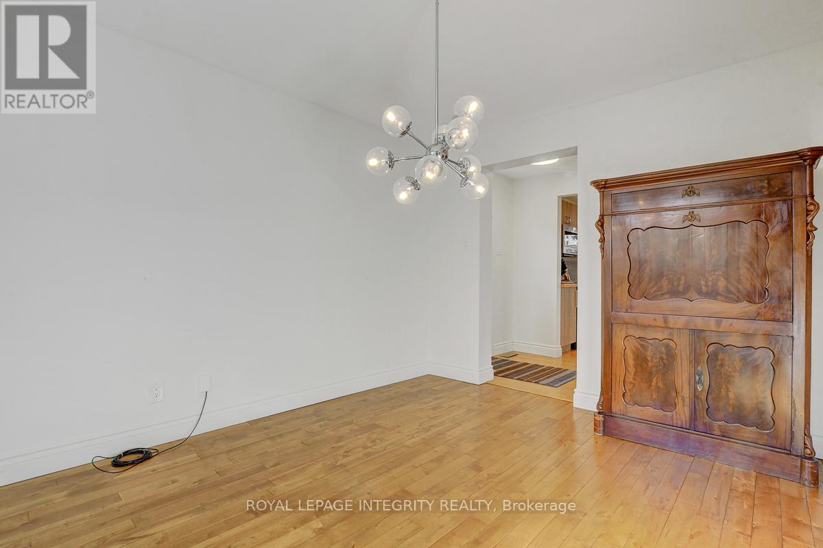 1142 Elmlea Drive, Ottawa, Ontario  K1J 6V9 - Photo 7 - X12499840