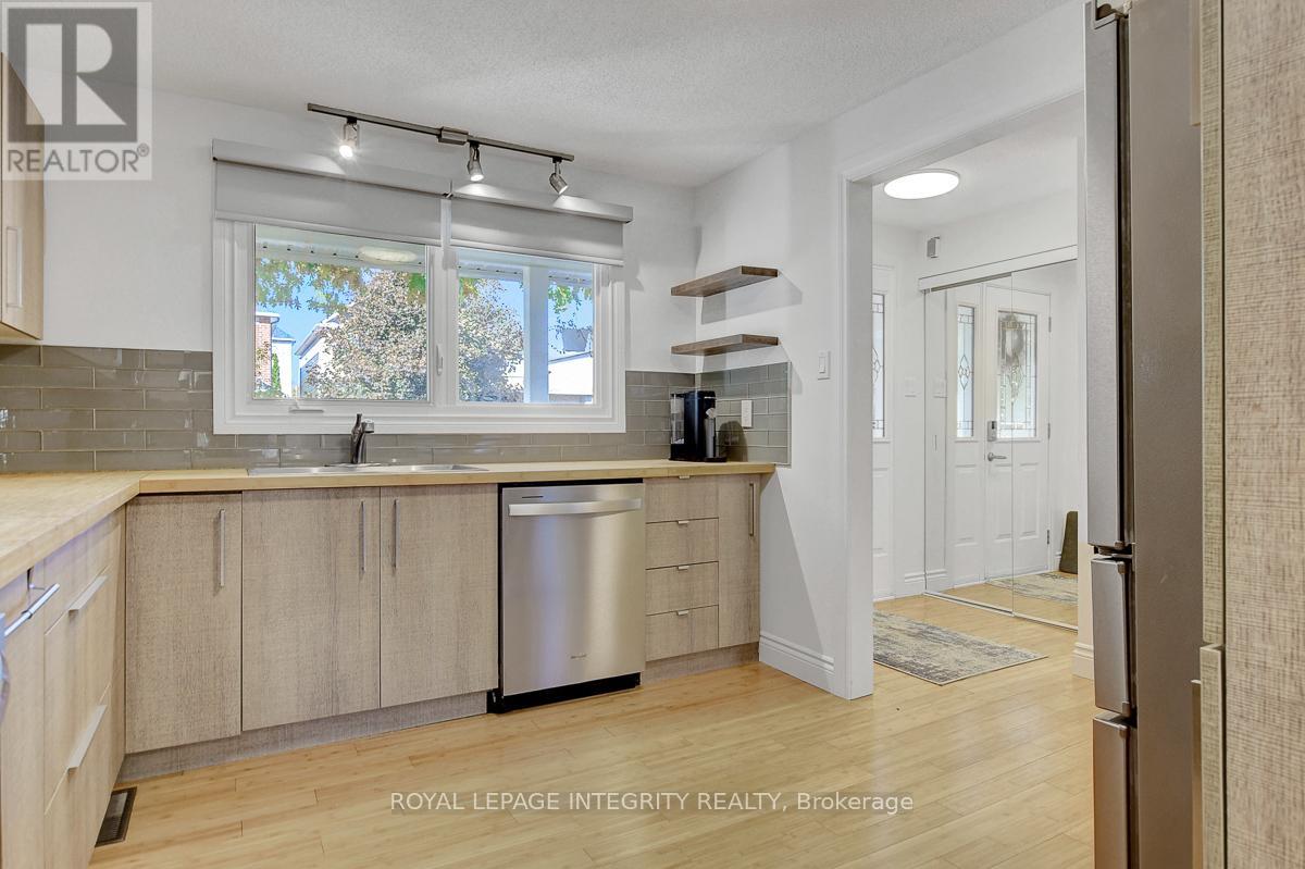 1142 Elmlea Drive, Ottawa, Ontario  K1J 6V9 - Photo 8 - X12499840