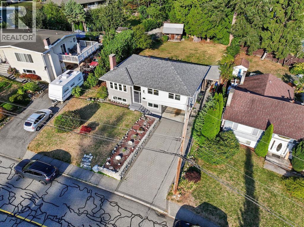 814 Plymouth Drive, North Vancouver, British Columbia  V7H 2H7 - Photo 3 - R3058009