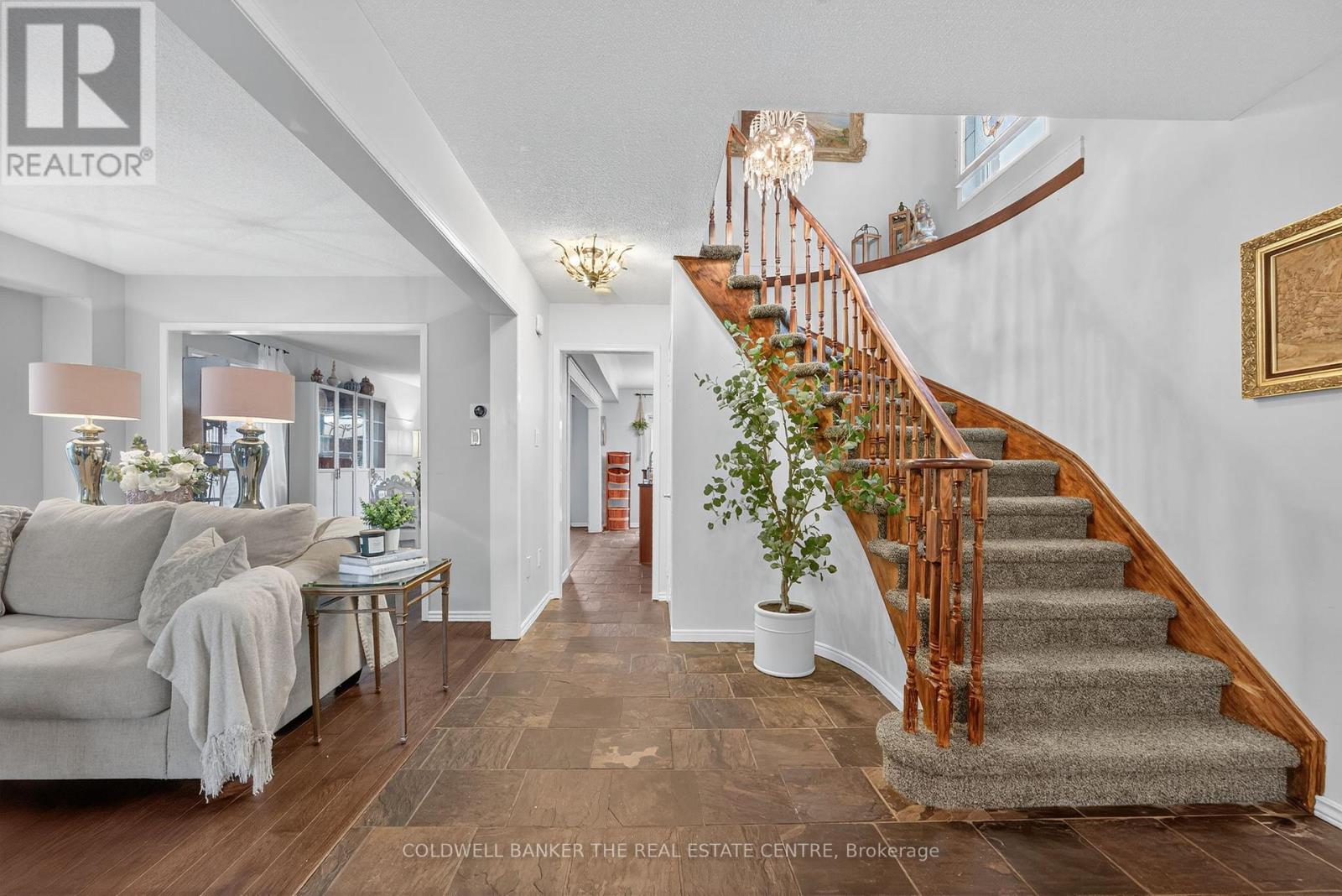 136 Violet Street, Barrie, Ontario  L4N 9M7 - Photo 3 - S12499838