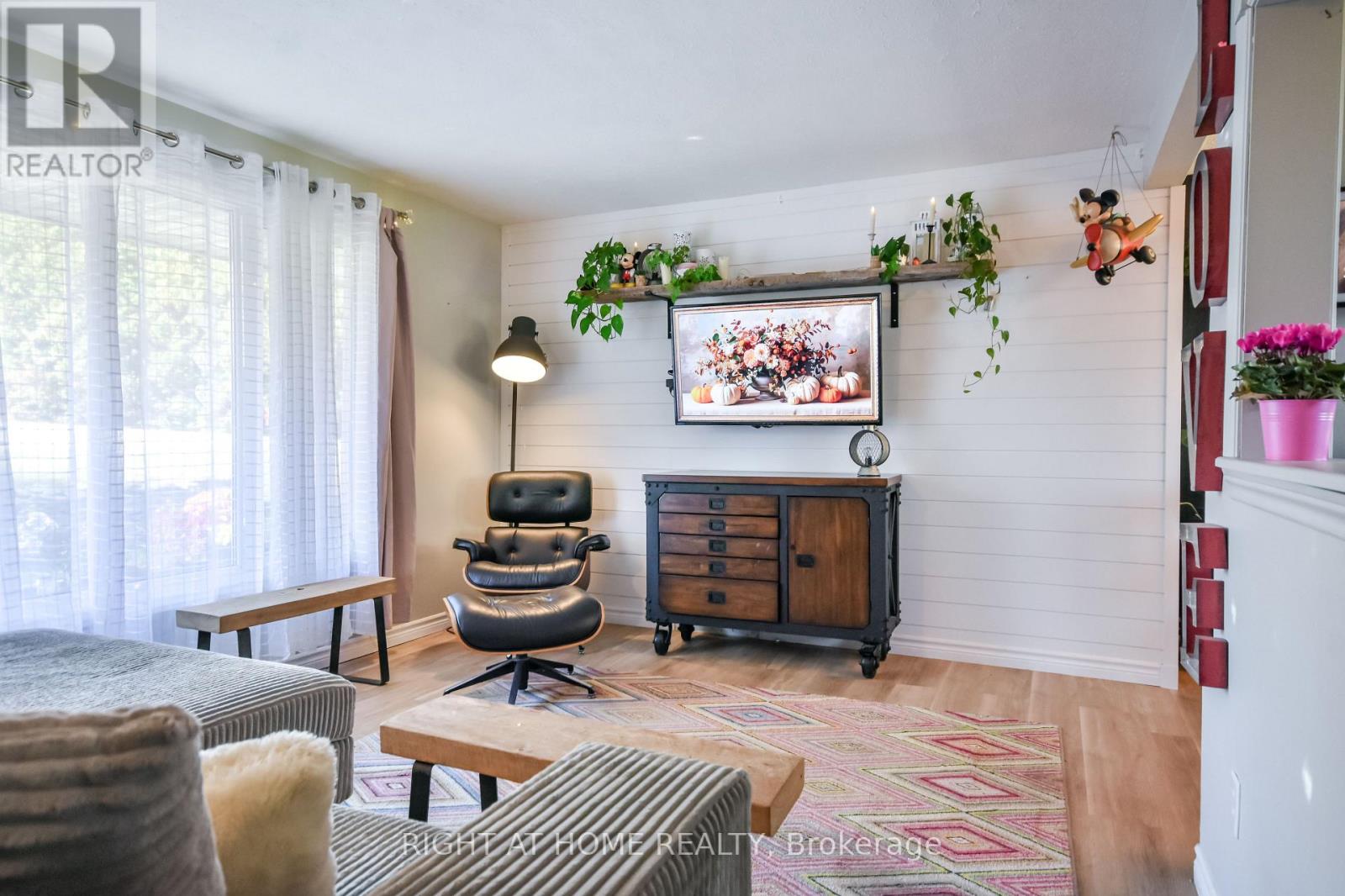 229 Mountain Avenue, Tay, Ontario  L0K 2C0 - Photo 8 - S12499850