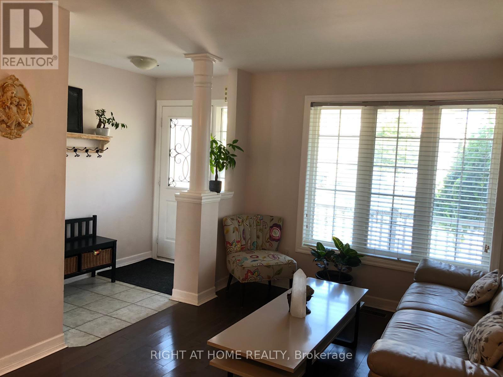 3919 Arvona Place, Mississauga, Ontario  L5M 6L3 - Photo 2 - W12499870