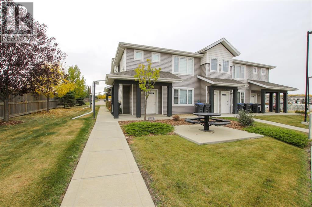 102, 43 Reid Court, Sylvan Lake, Alberta