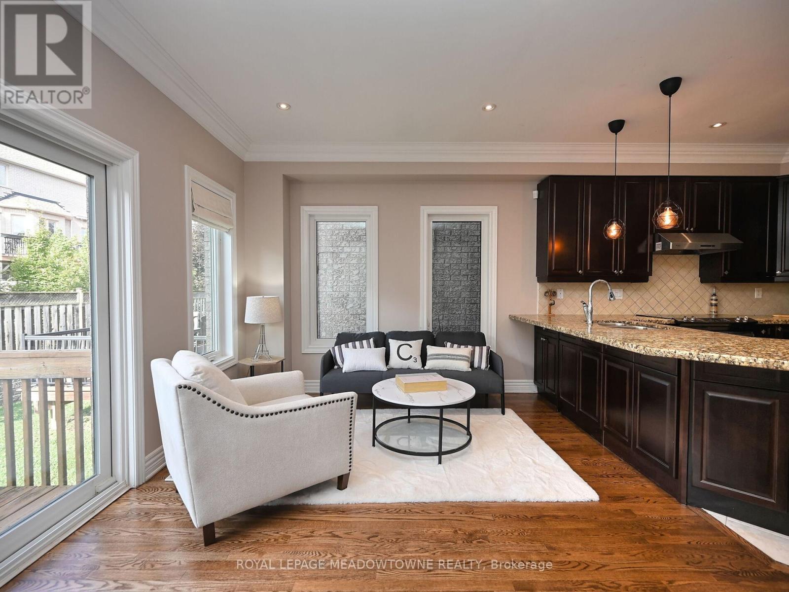 2378 Wasaga Drive, Oakville, Ontario  L6H 0B7 - Photo 21 - W12497386