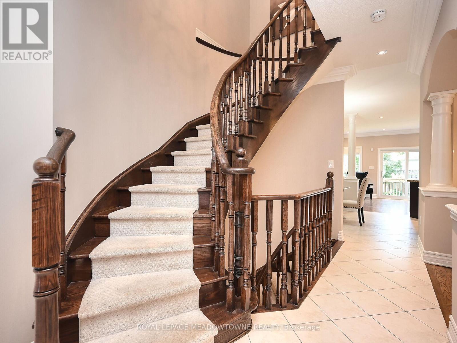 2378 Wasaga Drive, Oakville, Ontario  L6H 0B7 - Photo 25 - W12497386