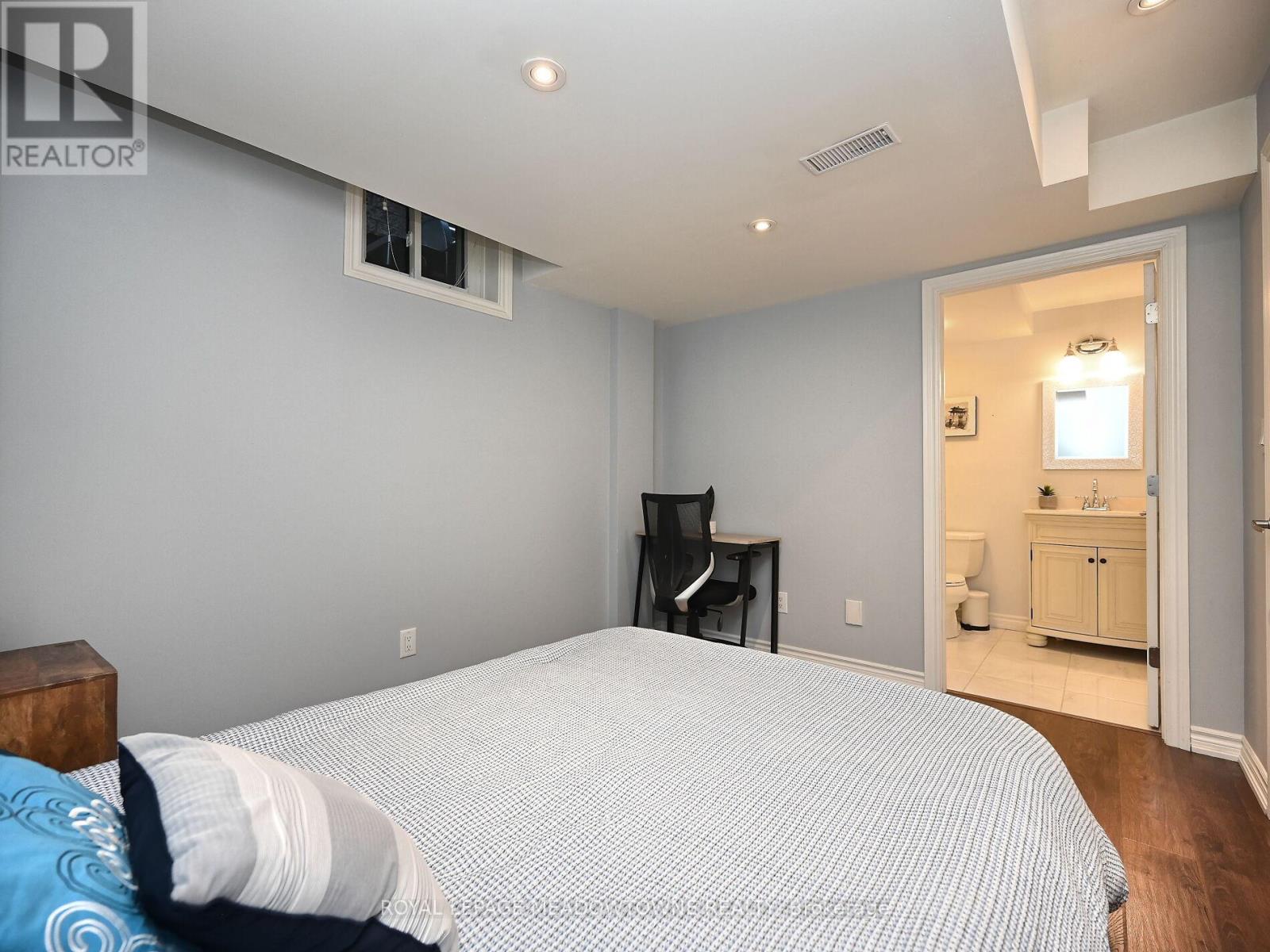 2378 Wasaga Drive, Oakville, Ontario  L6H 0B7 - Photo 44 - W12497386