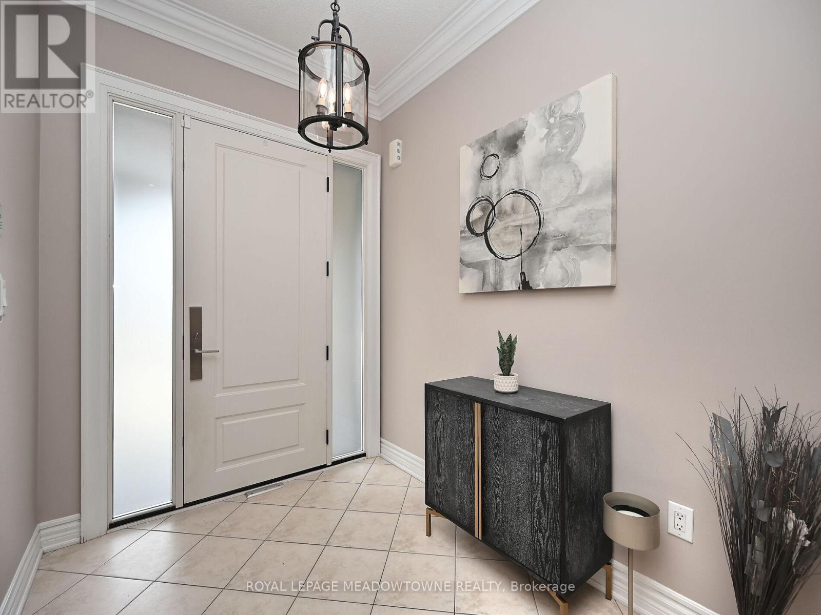 2378 Wasaga Drive, Oakville, Ontario  L6H 0B7 - Photo 5 - W12497386