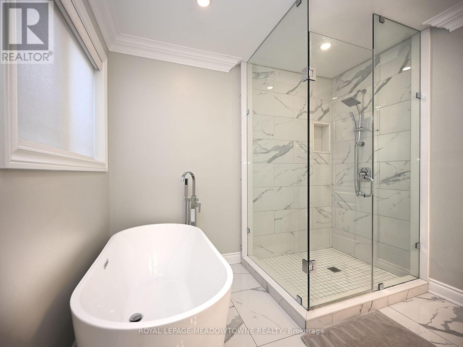 2378 Wasaga Drive, Oakville, Ontario  L6H 0B7 - Photo 32 - W12497386