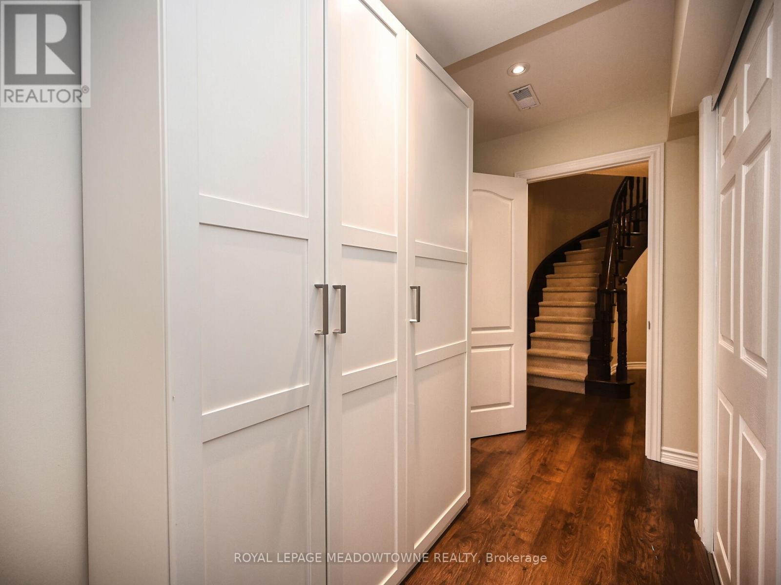 2378 Wasaga Drive, Oakville, Ontario  L6H 0B7 - Photo 46 - W12497386