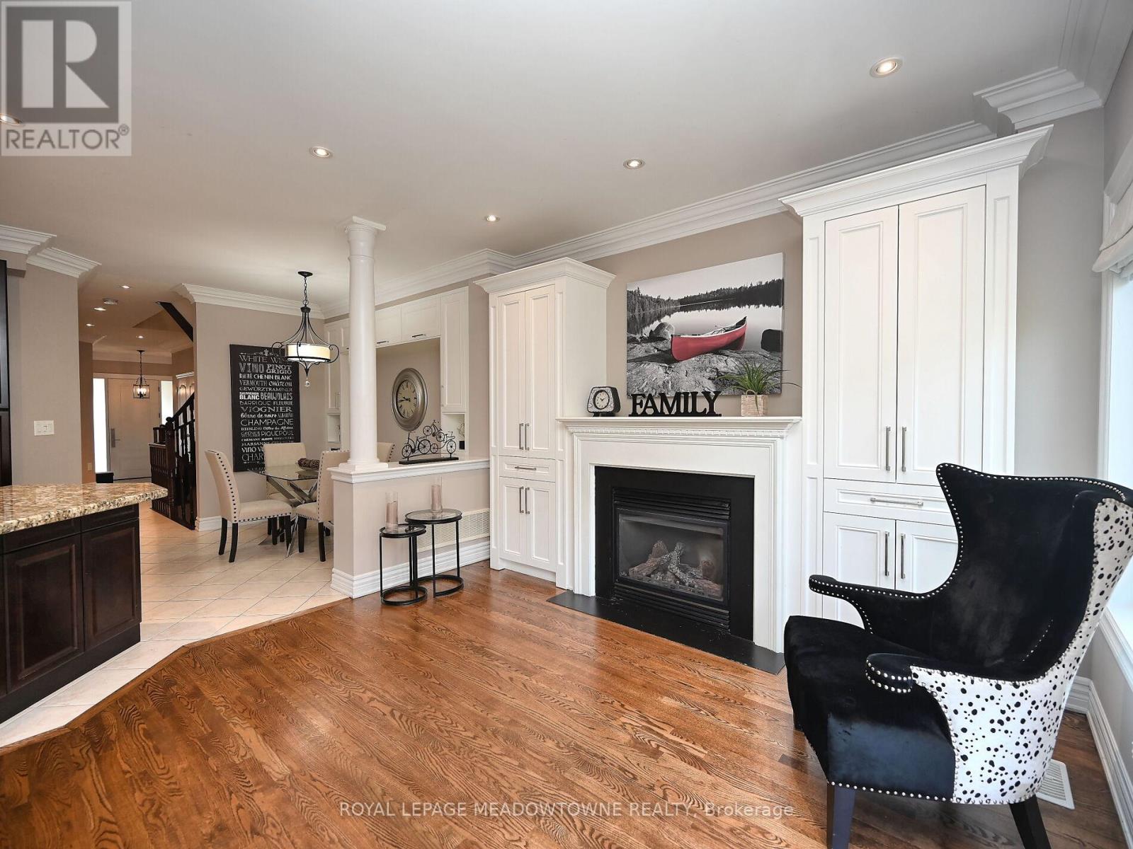 2378 Wasaga Drive, Oakville, Ontario  L6H 0B7 - Photo 22 - W12497386