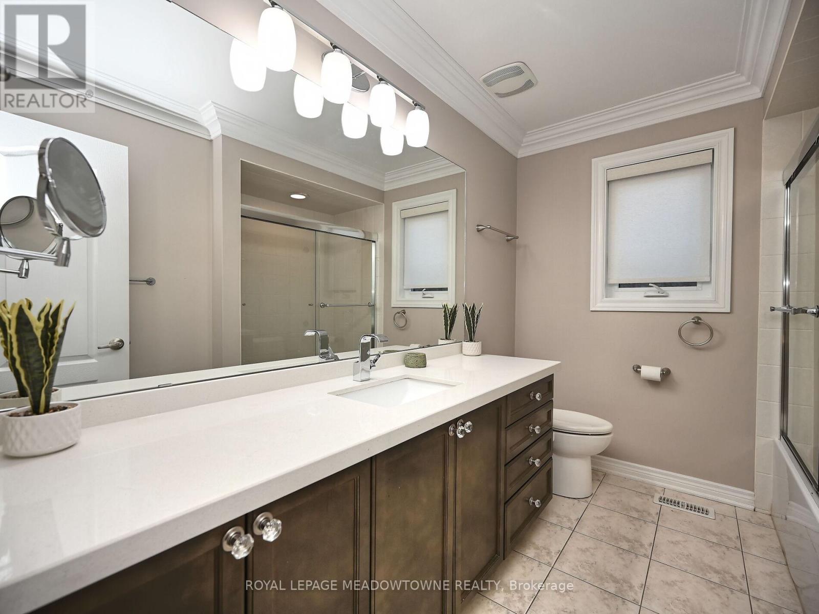 2378 Wasaga Drive, Oakville, Ontario  L6H 0B7 - Photo 38 - W12497386