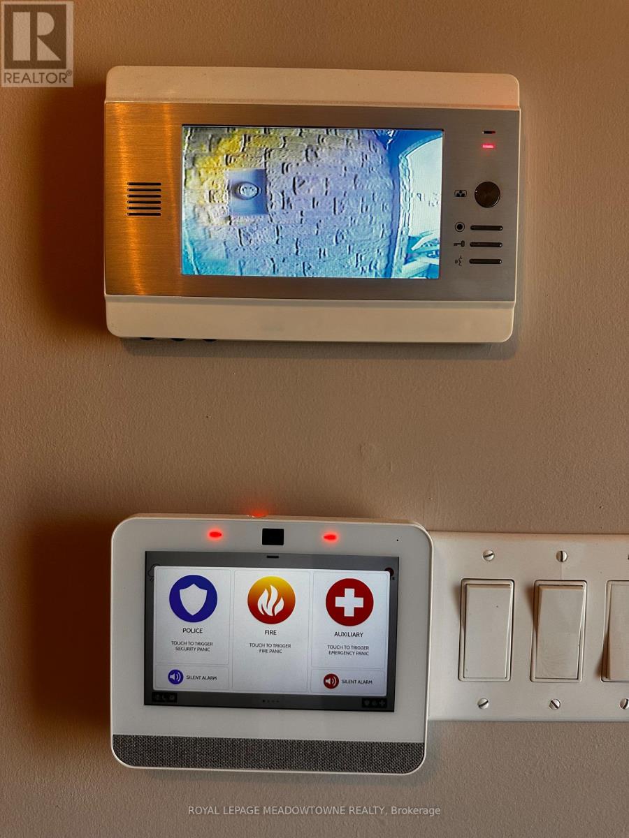 2378 Wasaga Drive, Oakville, Ontario  L6H 0B7 - Photo 6 - W12497386