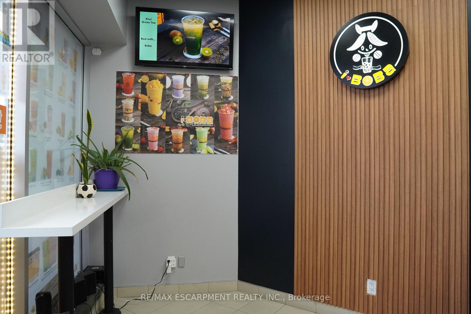 94 Bridgeport Road, Waterloo, Ontario  N2J 2J9 - Photo 3 - X12499844