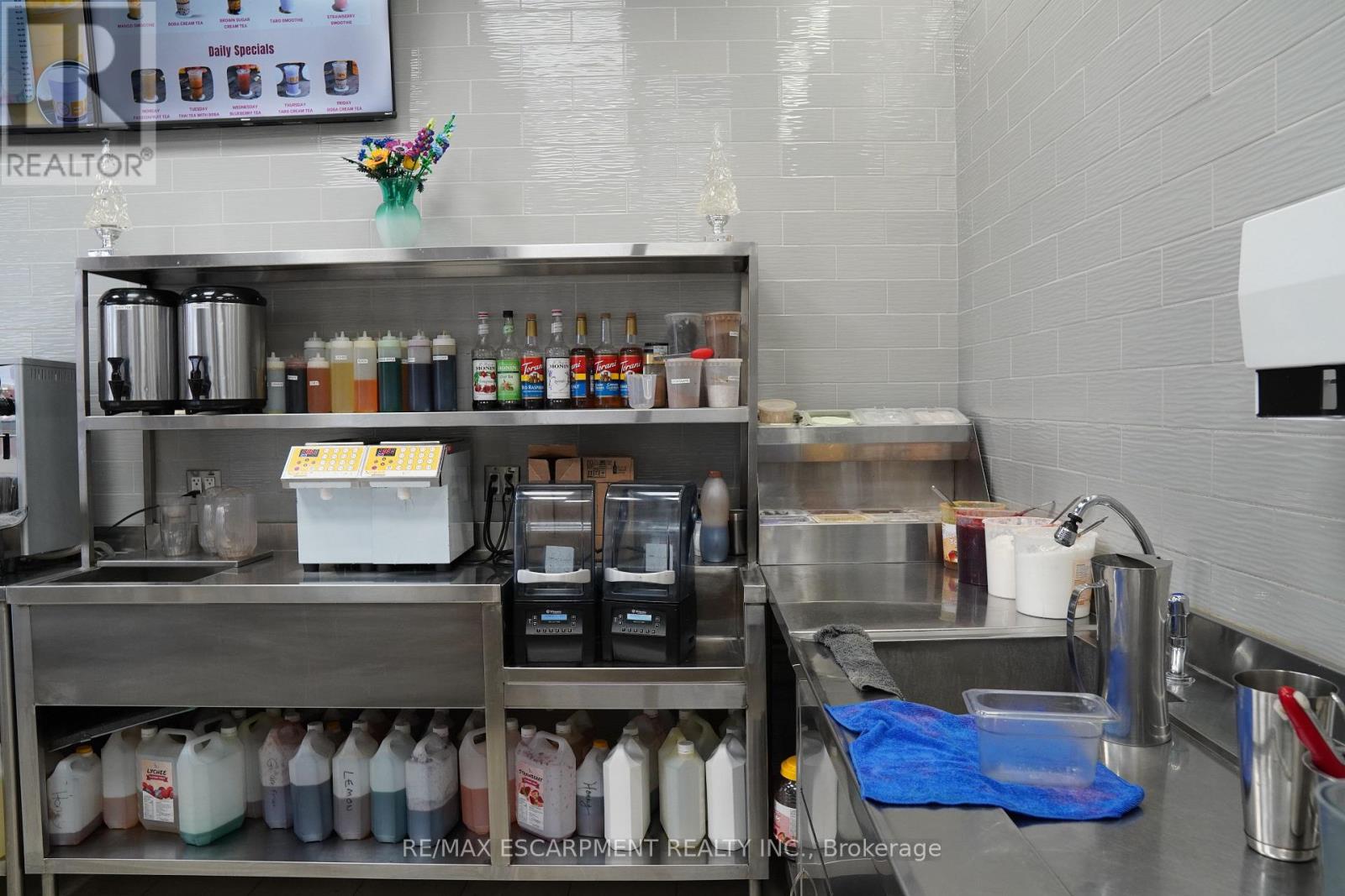 94 Bridgeport Road, Waterloo, Ontario  N2J 2J9 - Photo 9 - X12499844