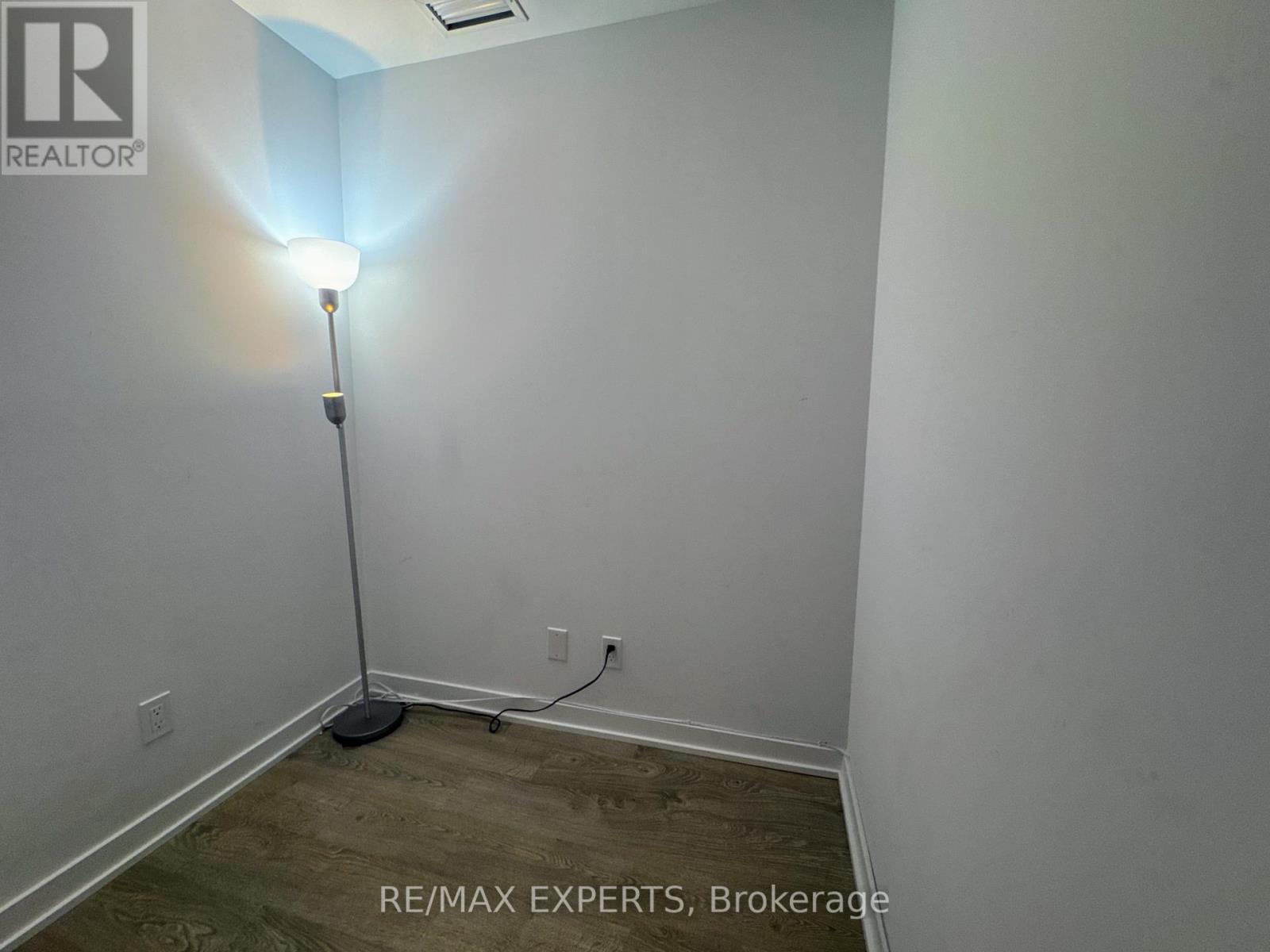 2211 - 1926 Lake Shore Boulevard W, Toronto, Ontario  M6S 1A1 - Photo 4 - W12488198