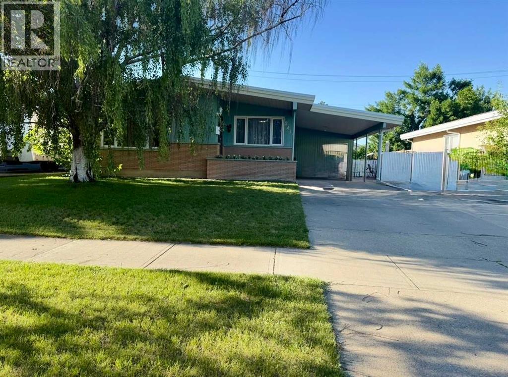 2413 9 Avenue N, Lethbridge, Alberta