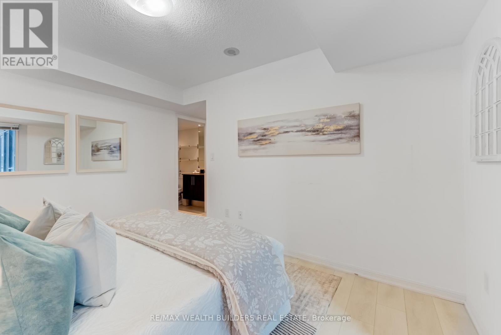 2322 - 400 Adelaide Street E, Toronto (Moss Park), Ontario  M5A 4S3 - Photo 15 - C12499898