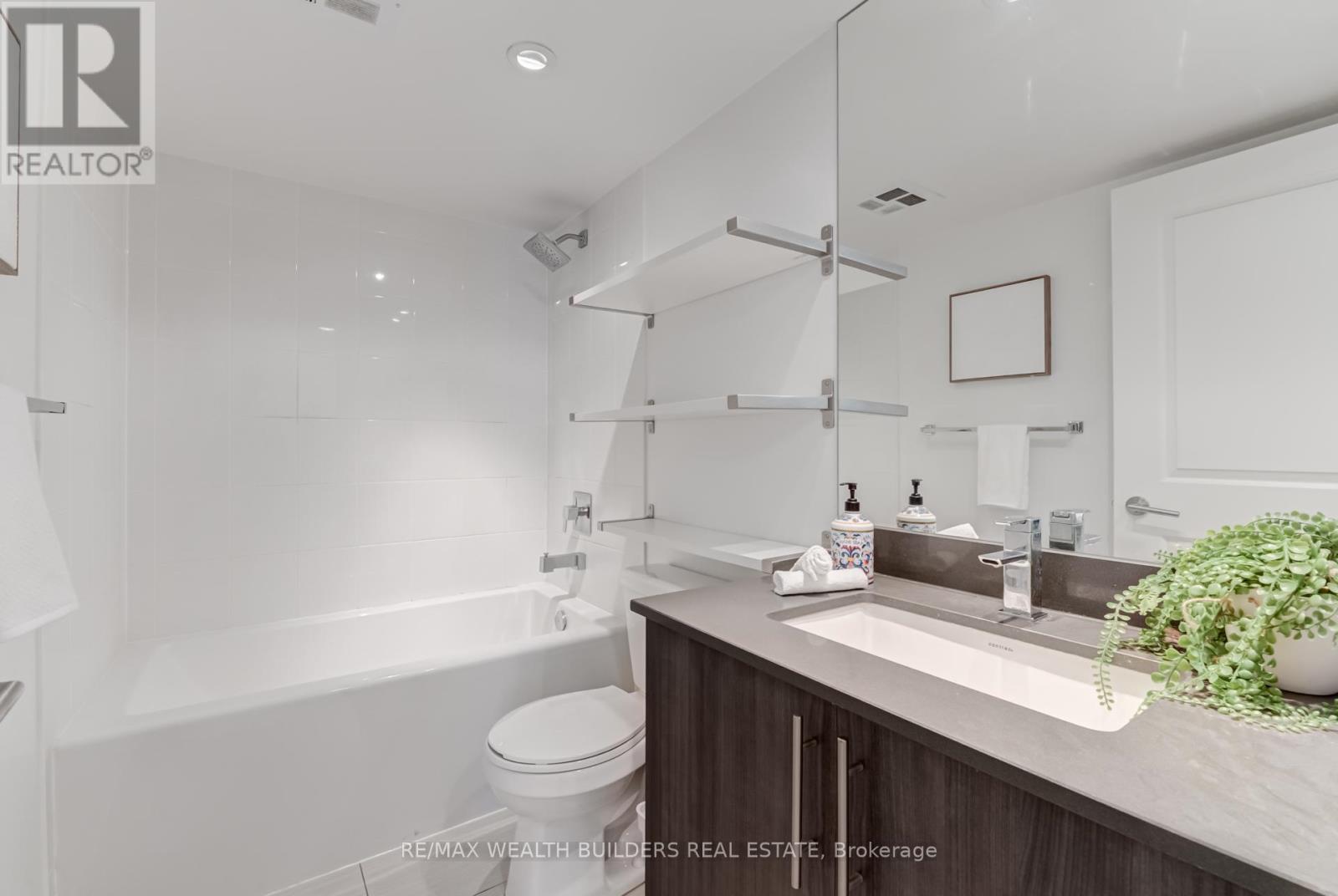 2322 - 400 Adelaide Street E, Toronto (Moss Park), Ontario  M5A 4S3 - Photo 18 - C12499898