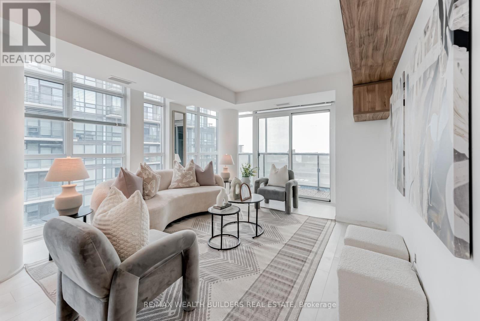 2322 - 400 Adelaide Street E, Toronto (Moss Park), Ontario  M5A 4S3 - Photo 2 - C12499898