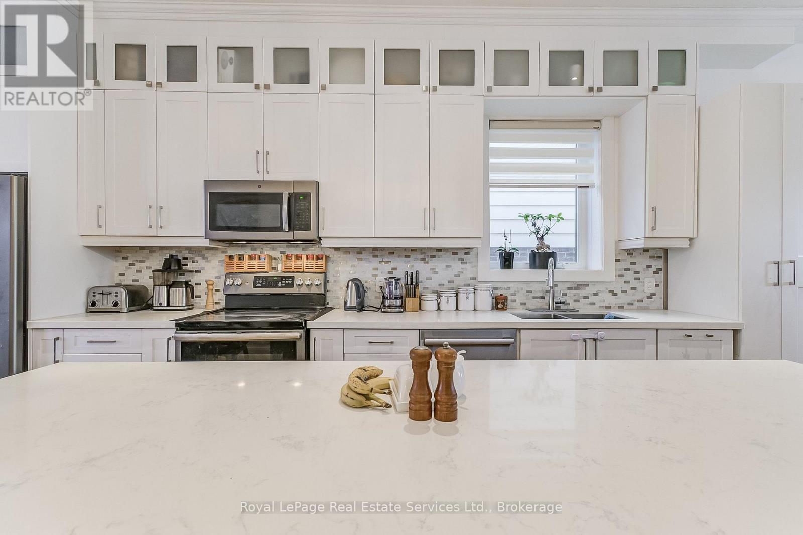 176 Leyton Avenue, Toronto, Ontario  M1L 3V6 - Photo 10 - E12499940