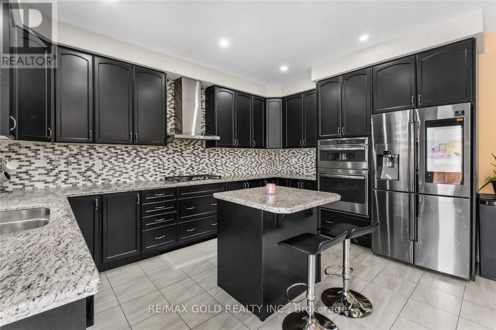 Upper - 23 Action Drive, Brampton, Ontario  L7A 5A8 - Photo 6 - W12499906