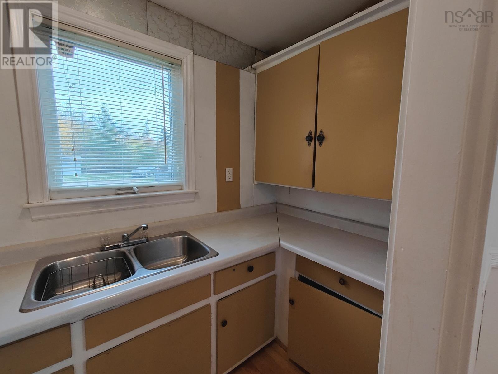 32 Mercer Street, Sydney, Nova Scotia  B1N 2X7 - Photo 18 - 202527061