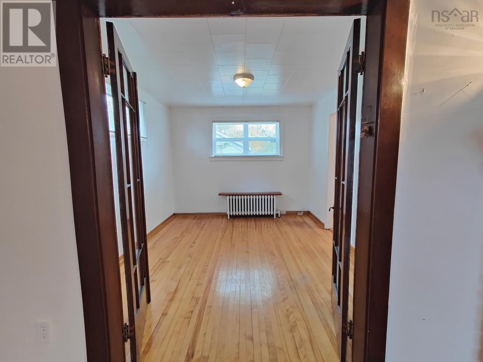 32 Mercer Street, Sydney, Nova Scotia  B1N 2X7 - Photo 11 - 202527061