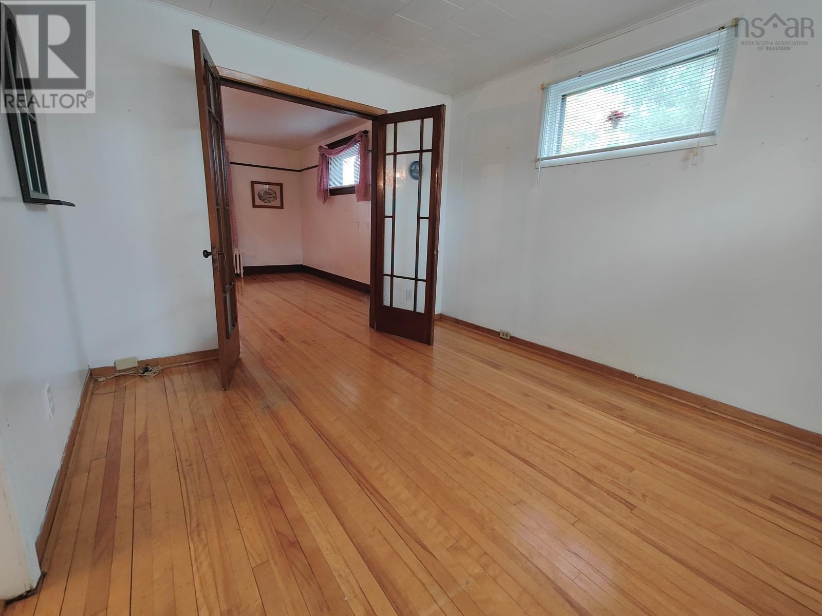 32 Mercer Street, Sydney, Nova Scotia  B1N 2X7 - Photo 12 - 202527061