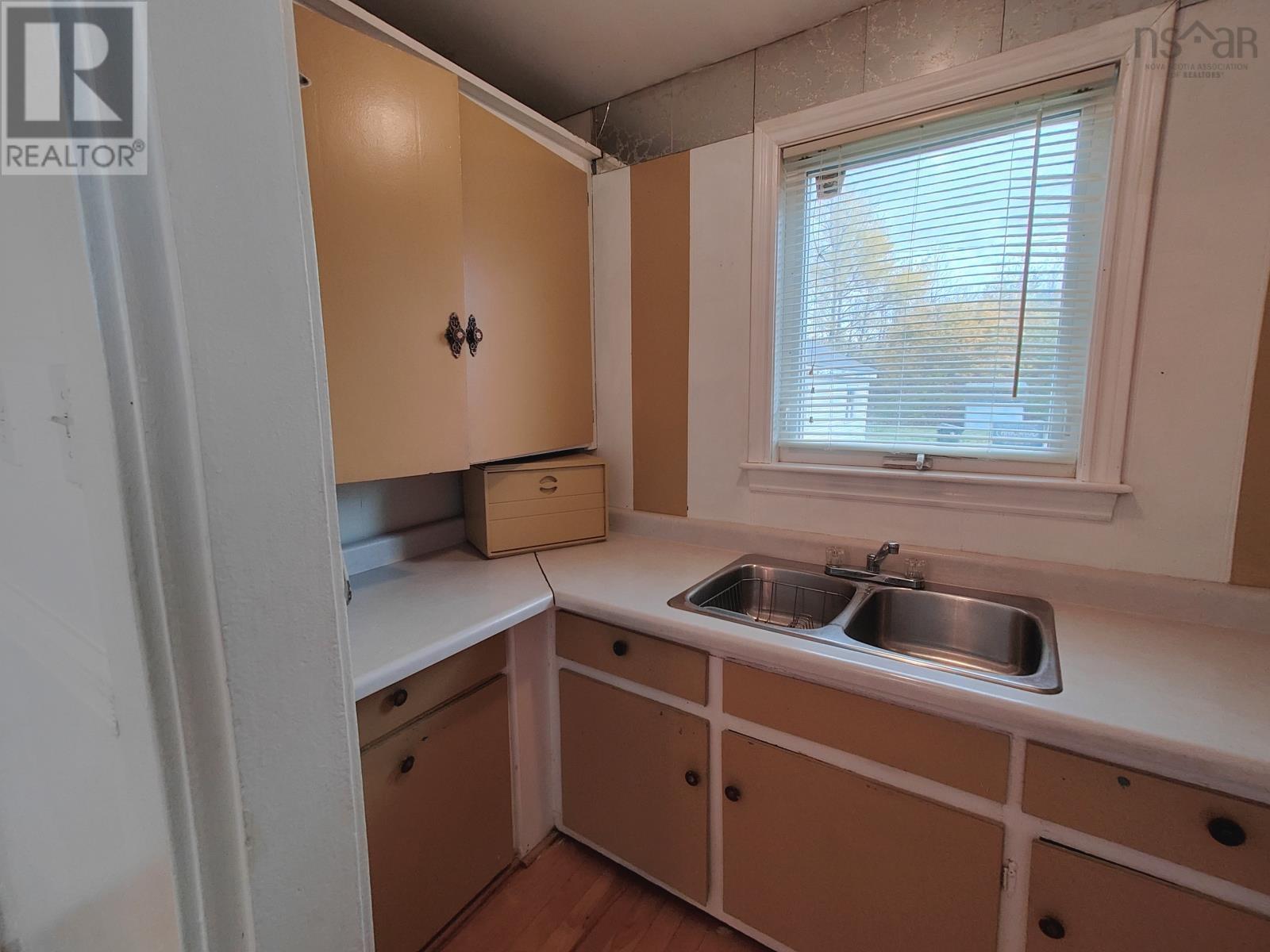 32 Mercer Street, Sydney, Nova Scotia  B1N 2X7 - Photo 19 - 202527061